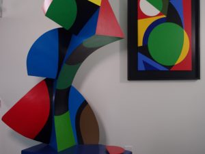 1993 : Les tourennes des vents et La Polyphonie du bleu (142,2 x 50,8 x 71,5 cm) : Sculpture de fibre de pin peinte)