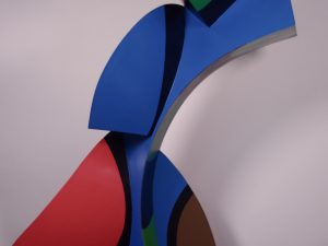 1993 : Les tourennes des vents (142,2 x 50,8 x 71,5 cm) : Sculpture de fibre de pin peinte)